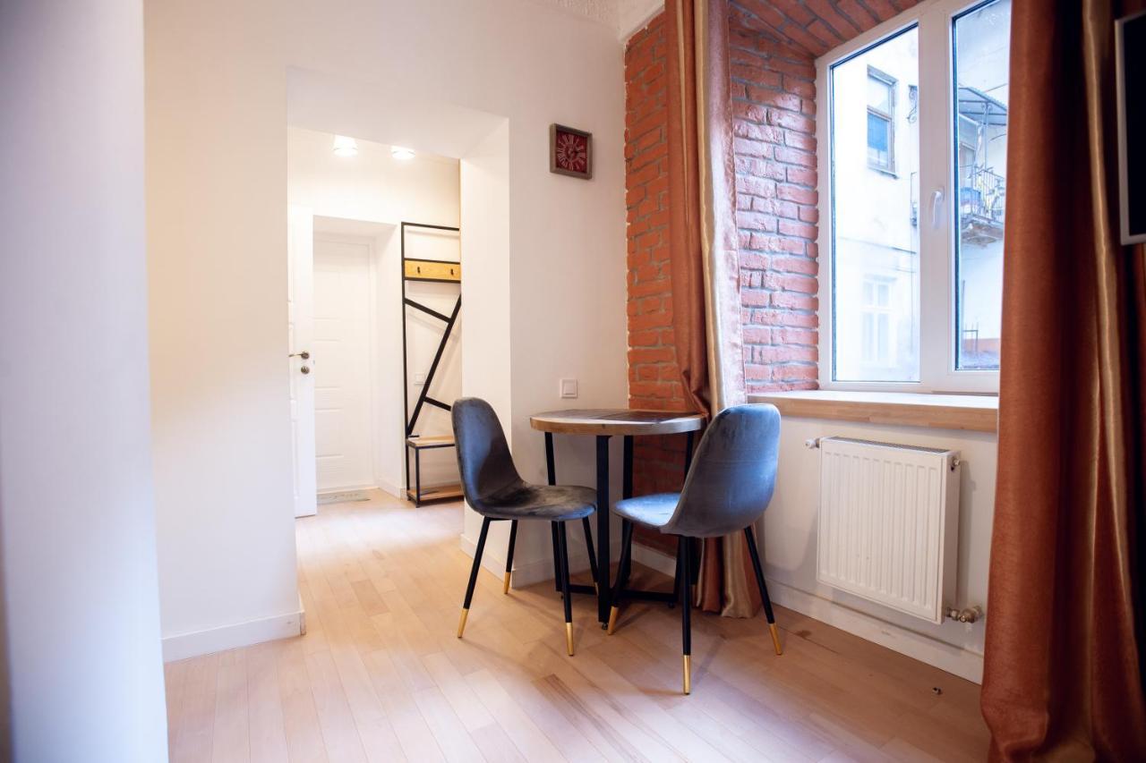 Neue Gasse Lviv Apartments Bagian luar foto